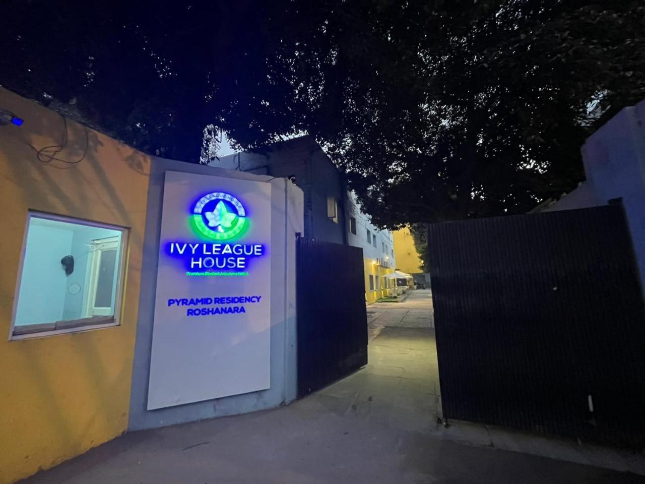 Ivy League House, Pyramid Residency Hostel Ню Делхи Екстериор снимка